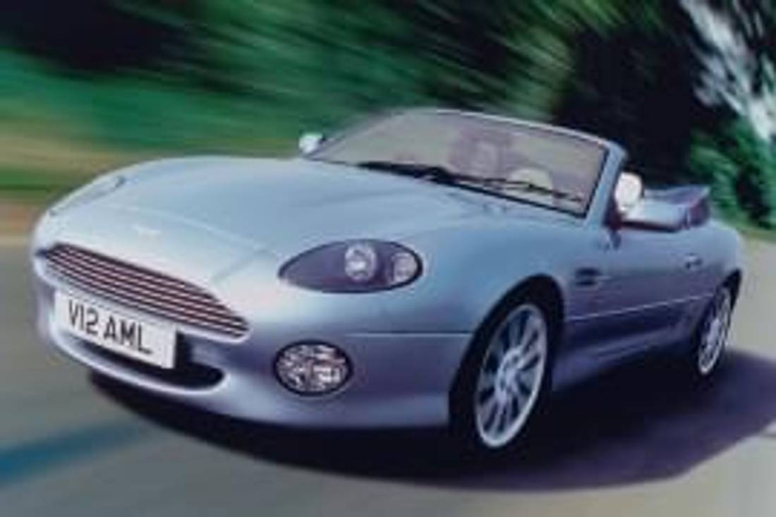 Aston Martin DB7 – widok z przodu 