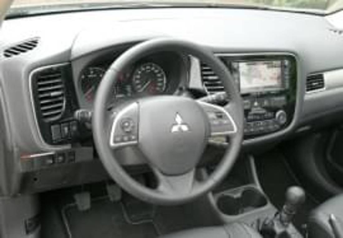 Mitsubishi Outlander od środka