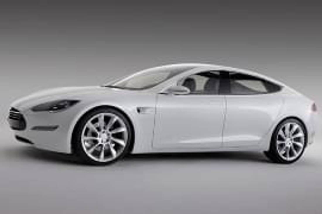Tesla Model S – widok z boku